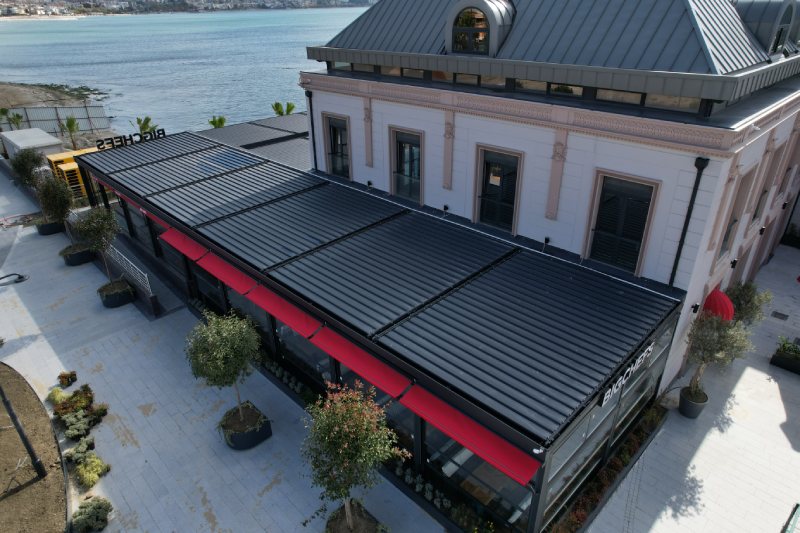 retractable motorized awning