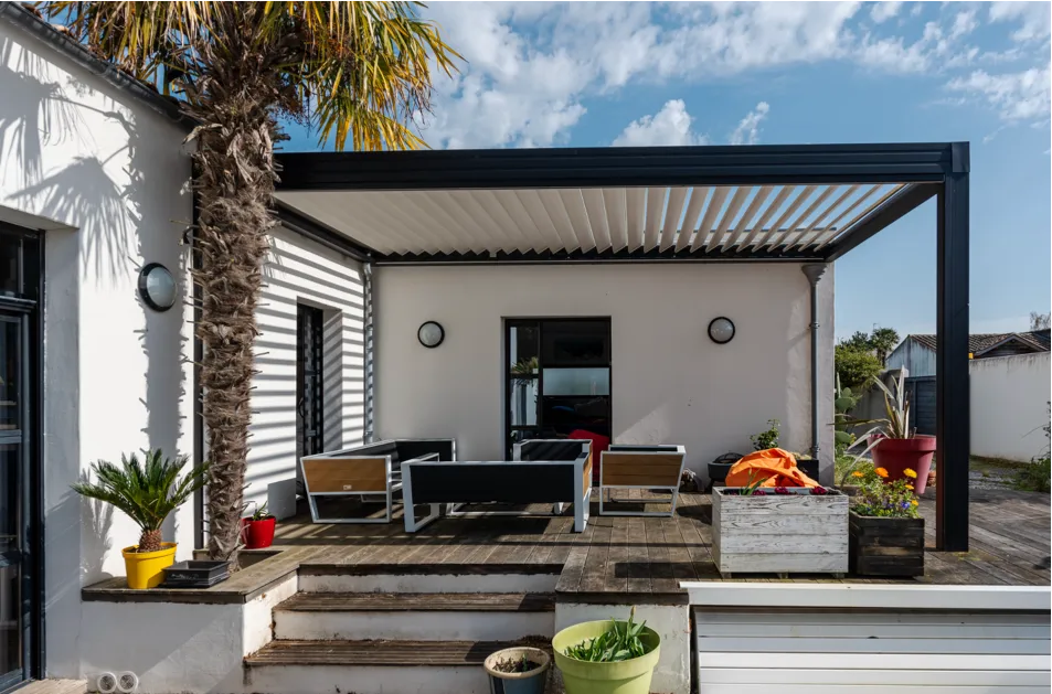 top 5 reasons to choose a bioclimatic pergola